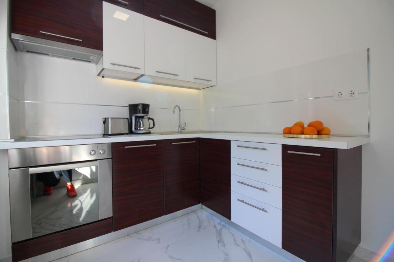 Modern Apartment Sabina With Nice Garden โปเรช ภายนอก รูปภาพ