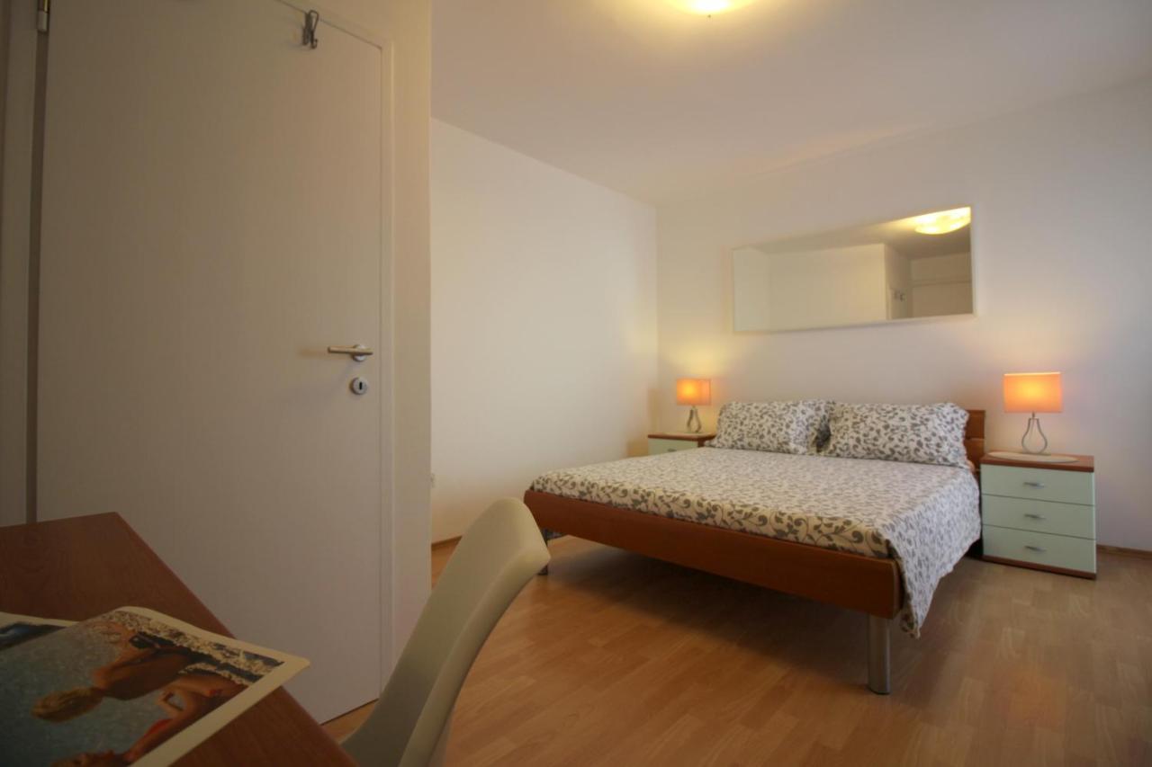 Modern Apartment Sabina With Nice Garden โปเรช ภายนอก รูปภาพ
