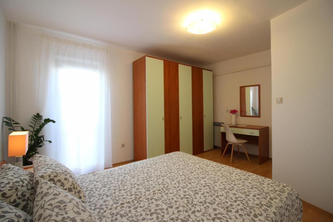 Modern Apartment Sabina With Nice Garden โปเรช ภายนอก รูปภาพ